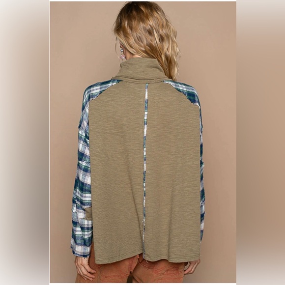 POL White and Plaid Long Sleeve Top - Picture 16 of 16